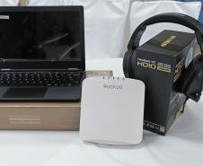 Entrega de kits tecnológicos para as escolas municipais.