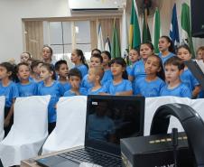 Entrega de kits tecnológicos para as escolas municipais.