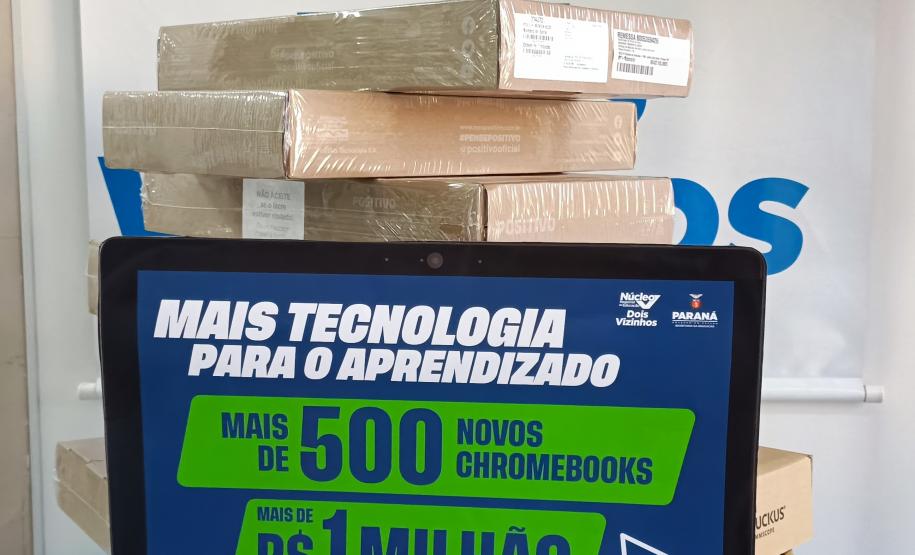 Entrega de kits tecnológicos para as escolas municipais.