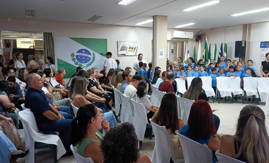 Entrega de kits tecnológicos para as escolas municipais.