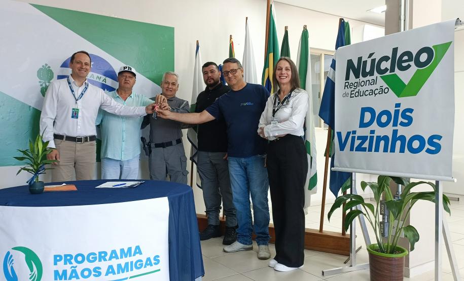 Entrega de van e equipamentos reforça ações do Programa Mãos Amigas